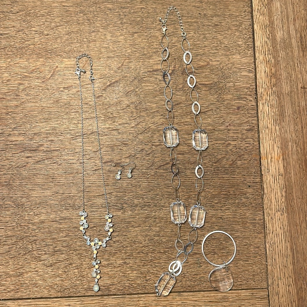 Lot of Vintage Avon costume jewelry - Picture 2 of 5